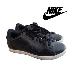 6.5 Nike Women's Black Leather Sneakers